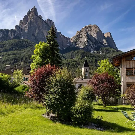 Artnatur Dolomites & 4*