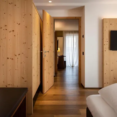 Artnatur Dolomites & 4*