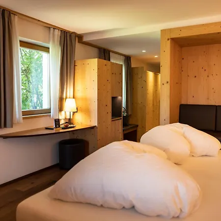 Artnatur Dolomites & Hotel 4*