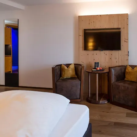 Artnatur Dolomites & 4*
